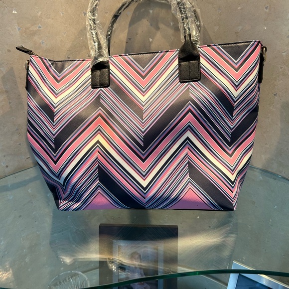Trina Turk Chevron Tote in Pink and Navy - Picture 15 of 16